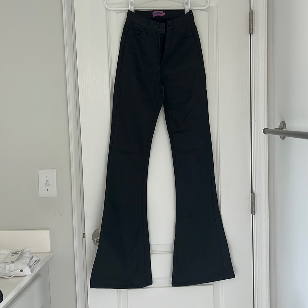 EDIKTED LUNA FAUX LEATHER FLARE JEANS BLACK